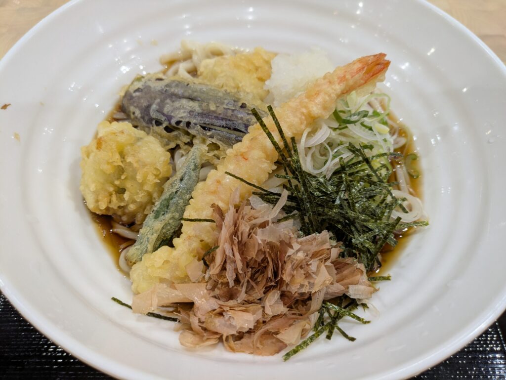 増量無料でもちもちコシのある自家製手打ちうどん