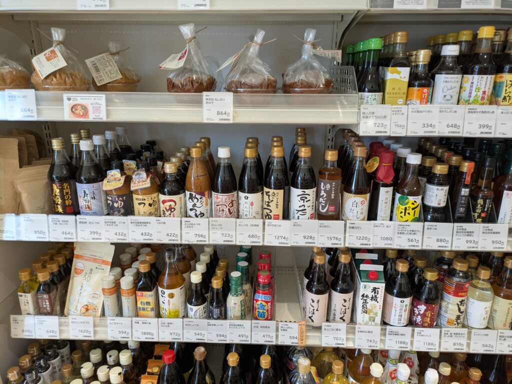 こだわりの調味料が豊富に揃ったお店